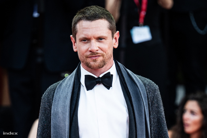 Jack O’Connell a vörös szőnyegen 2026. szeptember 3-án a Velencei filmfesztiválon