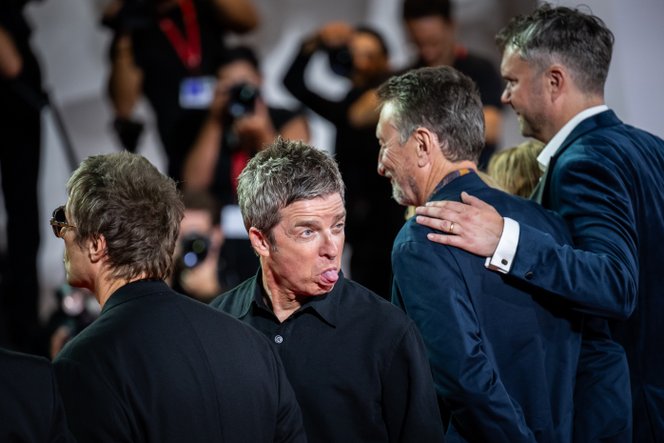 Liam és Noel Gallagher újra együtt: így érkeztek Velencébe az Oasis legendái