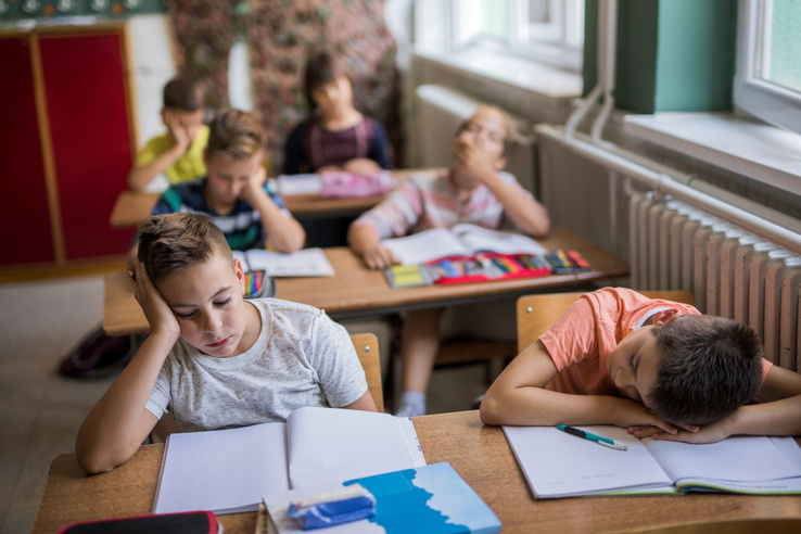 Iskolakezdés: jóval kevesebbet alszanak a diákok