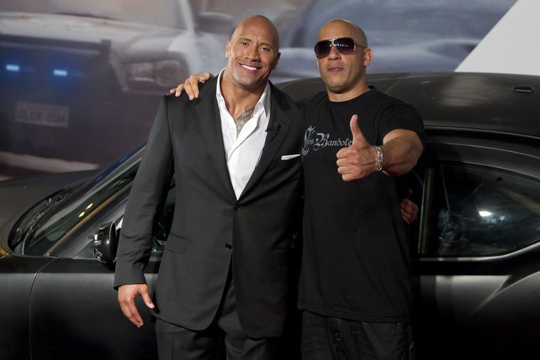Dwayne Johnson és Vin DieselDwayne Johnson és Vin Diesel a Halálos iramban filmekben ugyan gyakran kerültek konfliktusba a történet szerint, a valóságban azonban a forgatásokon is akadt köztük feszültség