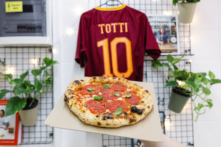 Egy olasz futball-legenda ihlette a Lehel Csarnok új, rejtett pizzázóját