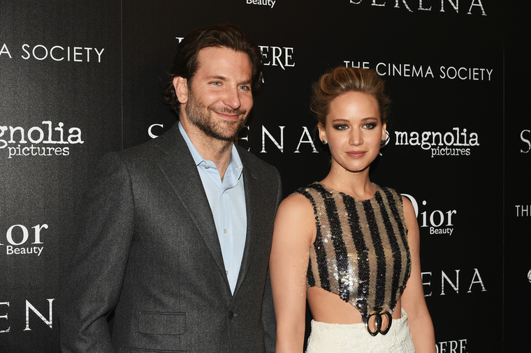 Jennifer Lawrence és Bradley CooperA Napos oldal forgatásán Jennifer Lawrence fogalmazott meg kritikát, ugyanis beszólt Bradley Coopernek, hogy túl „nedvesen” csókol