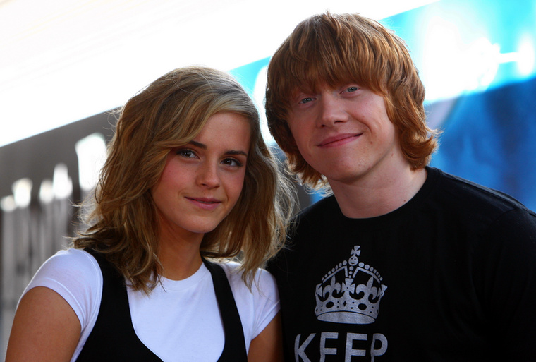 Rupert Grint és Emma WatsonRupert Grint és Emma Watson gyerekkoruk óta együtt dolgoztak a Harry Potter-filmekben, ezért saját bevallásuk szerint inkább testvérként tekintettek egymásra