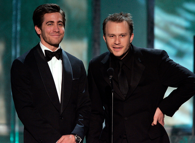Jake Gyllenhaal és Heath LedgerA Túl a barátságon egyik szenvedélyes csókjelenete fizikailag is megviselte Jake Gyllenhaalt