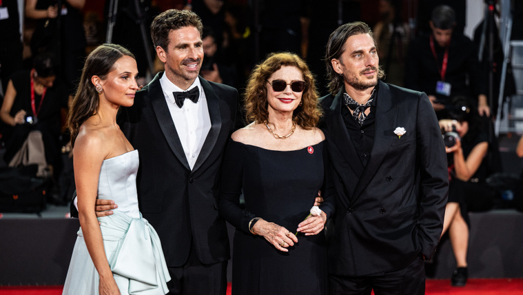 Susan Sarandon és Alicia Vikander is tündökölt a velencei vörös szőnyegen