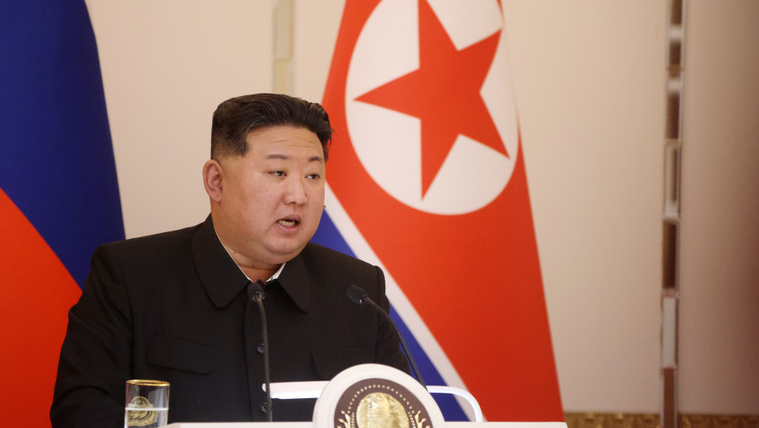 Kim Dzsongun atomfegyverekkel küldené tengerre haderejét, már szolgálatba is állt az új romboló