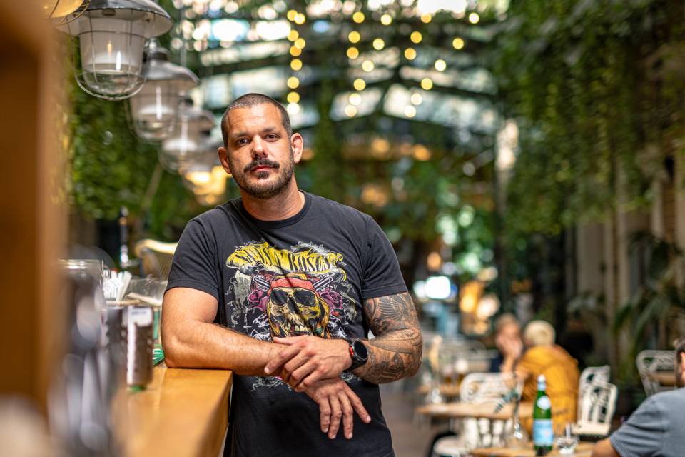 „Texasban egy hónapig napi három BBQ-helyet ettem végig” – Interjú Kelemen Áron séffel