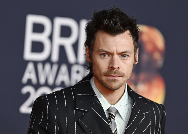 Harry StylesA One Direction fénykorában valószínűleg nem sok újságíró számított arra, hogy egyszer csak maga Harry Styles kínálja meg egy kis keksszel