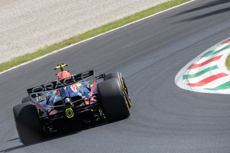 Eldőlt, még hetekig nem versenyezhet a Red Bull pilótája