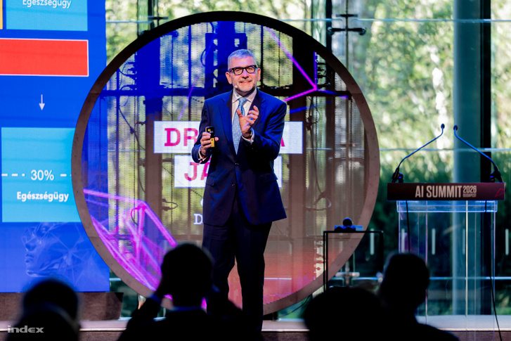 Az „AI x Biológia = Homo longaevus” című előadásban Kóka János, a Doktor24 elnöke az AI SUMMIT Budapest rendezvényen 2026. szeptember 8-án