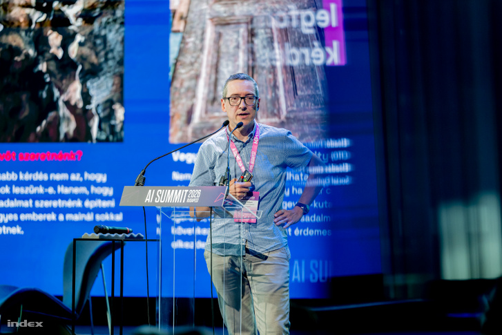 Pintér Róbert, a Budapesti Corvinus Egyetem egyetemi docense a „Hogyan készüljünk a halhatatlanságra?” című előadása az AI SUMMIT Budapest rendezvényen 2026. szeptember 8-án