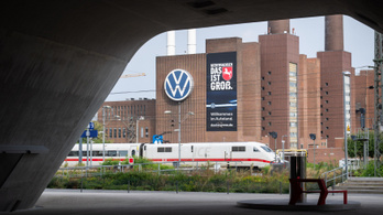 Marad a győri Audi gyár, csak a német telephelyeken egyeztetnek a leépítésekről