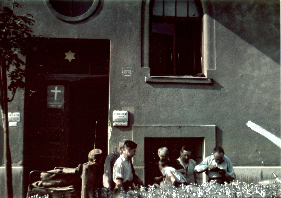 Csillagos ház Óbudán (1944)