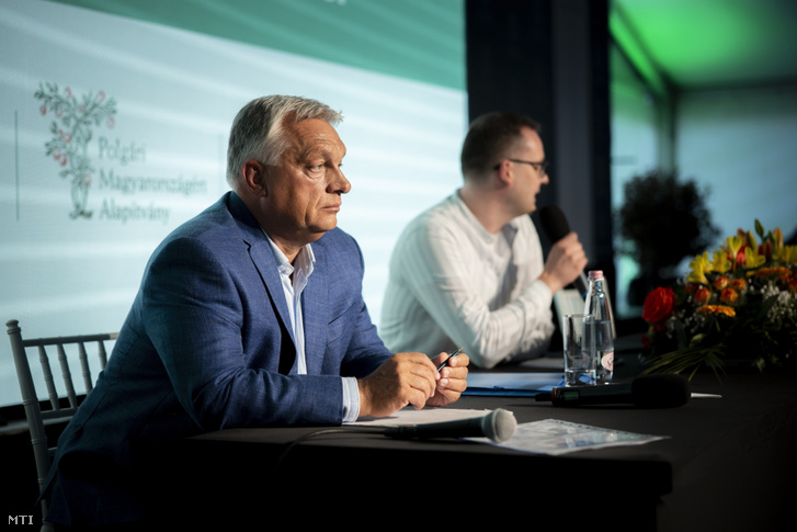 Orbán Viktor a Polgári Pikniken a kötcsei Dobozy-kúriában 2025. szeptember 7-én