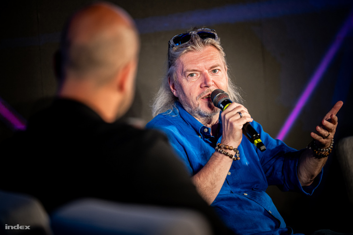 A Backstagetől a nagyszínpadig - hogyan formálja át az AI a zene- és fesztiválipart? kerekasztal-beszélgetés az AI SUMMIT Budapest rendezvényen részt vesz Gerendai Károly 2026. szeptember 8-án