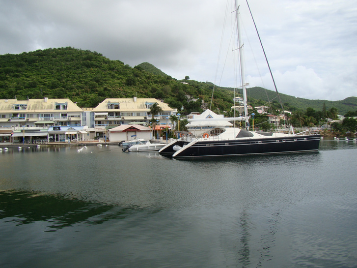 Katamarán-jacht Marigotban, St. Maarten francia részén