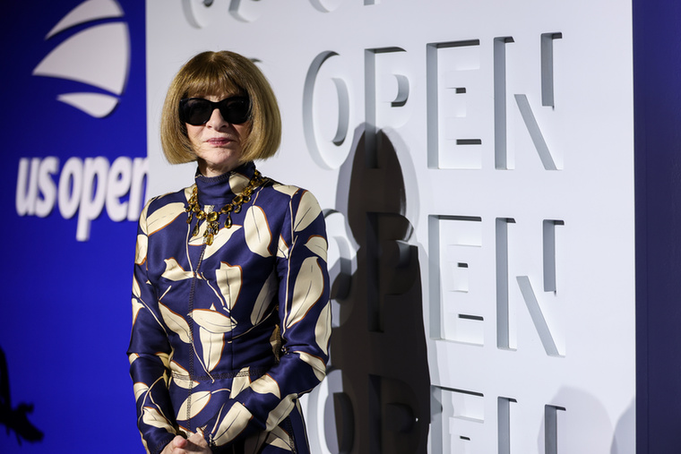 Anna WintourDiana hercegné a királyi család tagjaként eltöltött évei alatt számos neves divatszakemberrel került kapcsolatba, köztük Anna Wintourral, a Vogue legendás főszerkesztőjével is