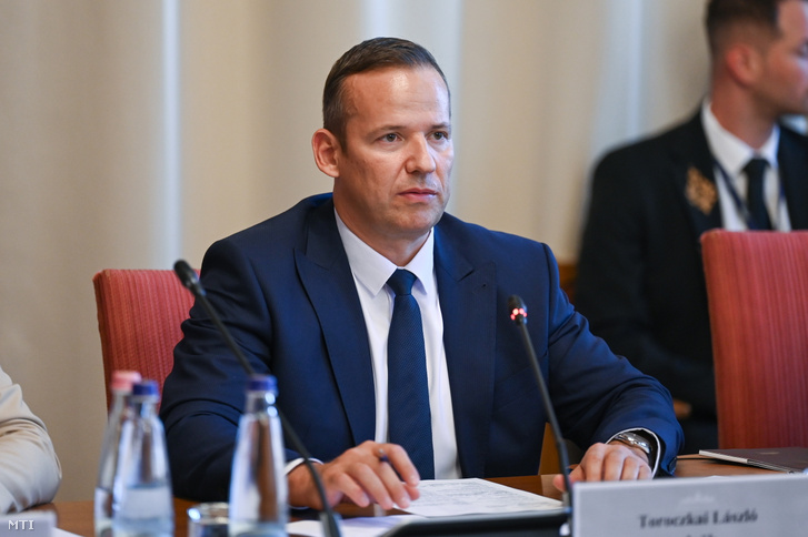 Toroczkai László, a testület Mi Hazánk párti elnöke az Országgyűlés végrehajtási visszaéléseket feltáró vizsgálóbizottságának ülésén az Országház Nagy Imre termében 2026. szeptember 9-én