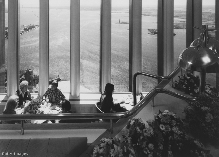 A Windows on the World volt a város egyik legtöbbet emlegetett étterme a World Trade Center északi tornyának 107. emeletén működött. A kép 1977. január 29-én készült