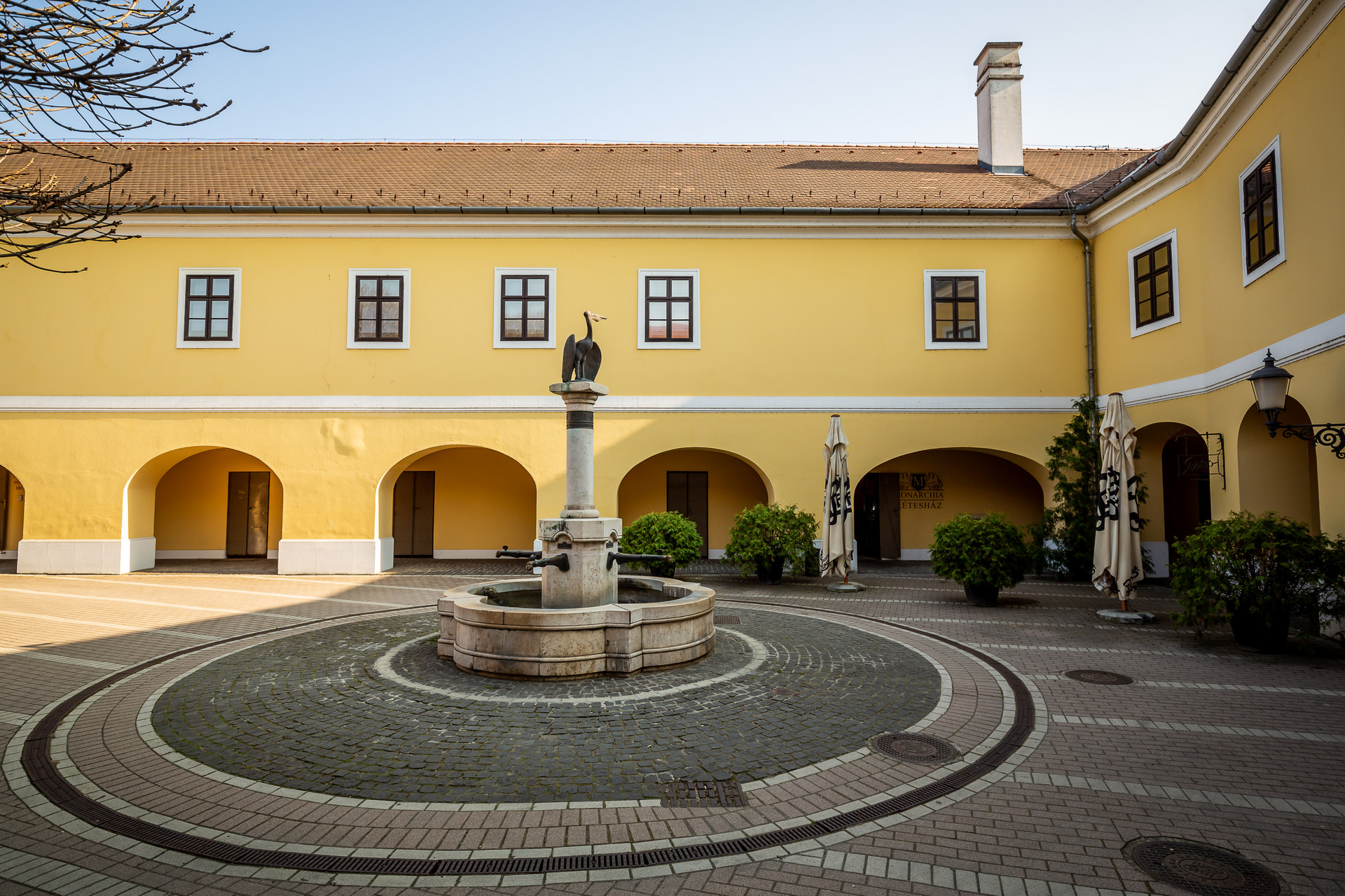 A múzeum udvarán találjuk a piacot