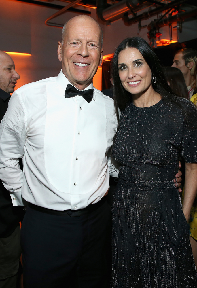 Demi Moore és Bruce WillisDemi Moore és Bruce Willis 1987-ben ismerkedtek meg, négy hónappal később pedig összeházasodtak, és három lányuk született