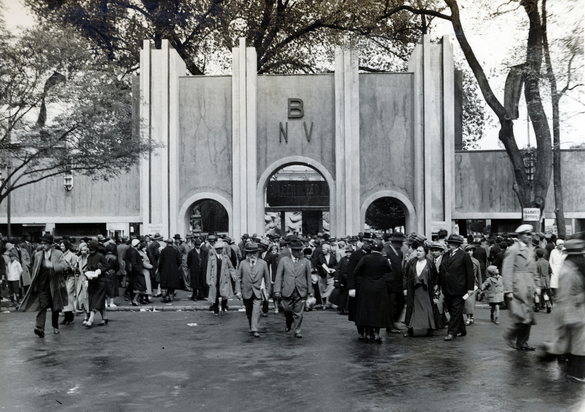 A BNV főbejárata 1933-ban