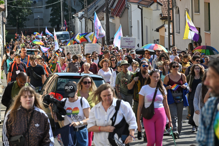 A VI. Pécs Pride felvonulás résztvevői 2026. szeptember 12-én