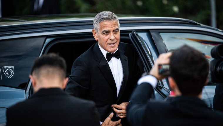 Meztelenruha, Clooney, Malkovich és Pattinson – a Velencei Filmfesztivál legjobb pillanatai