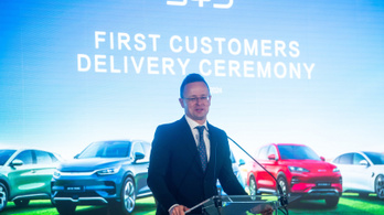 Megszólalt a BYD Szijjártó Péterről: piaci alapon választották ki