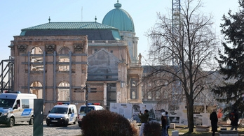 Összeverekedtek a budai várban, mentők és rendőrök vonultak ki