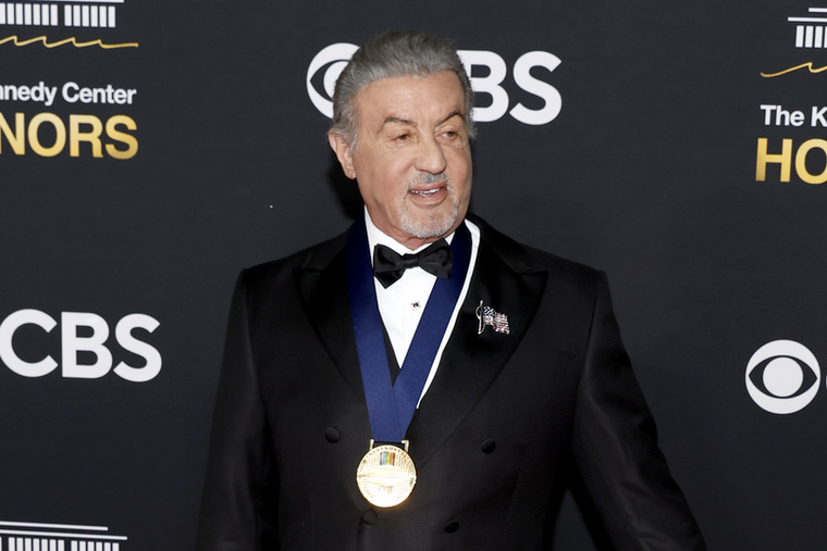 Sylvester Stallone – Állj, vagy lő a mamám!Az akciófilm-sztárok filmográfiájában szinte elkerülhetetlenül szerepel néhány bukta