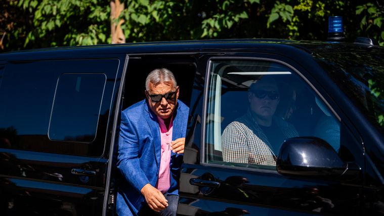 Feltűnt valami különleges Orbán Viktor kisbuszán, de van rá magyarázat