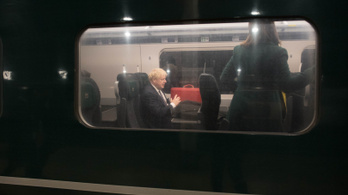 Az oroszok elismerték: Putyin „véletlenül” arra bombázott, ahol a volt CIA-igazgató és Boris Johnson vonatozott