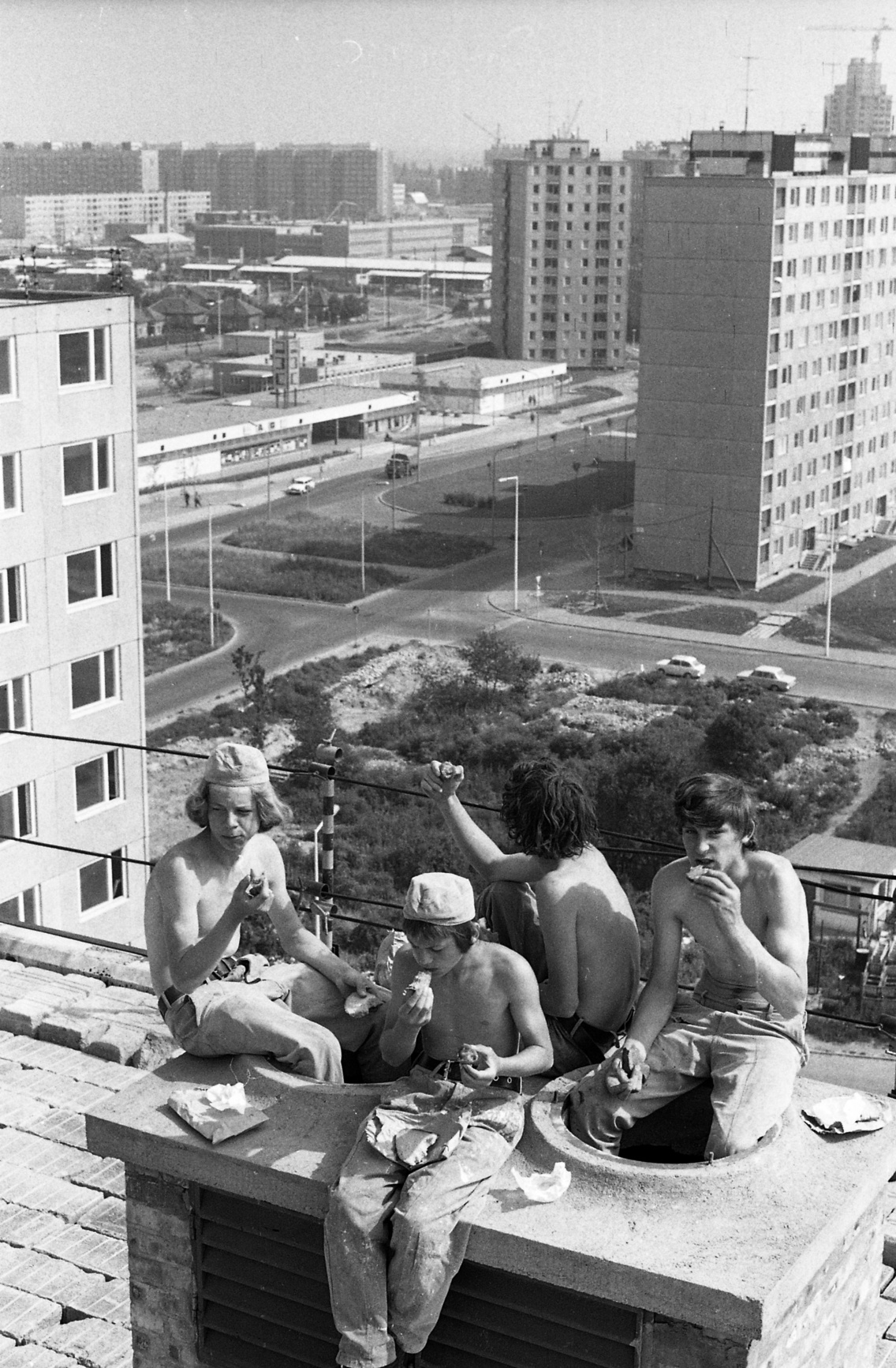 XV. kerület, Újpalota, a Késmárk utca 3. felől a Nyírpalota (Hevesi Gyula) utca felé nézve, 1974