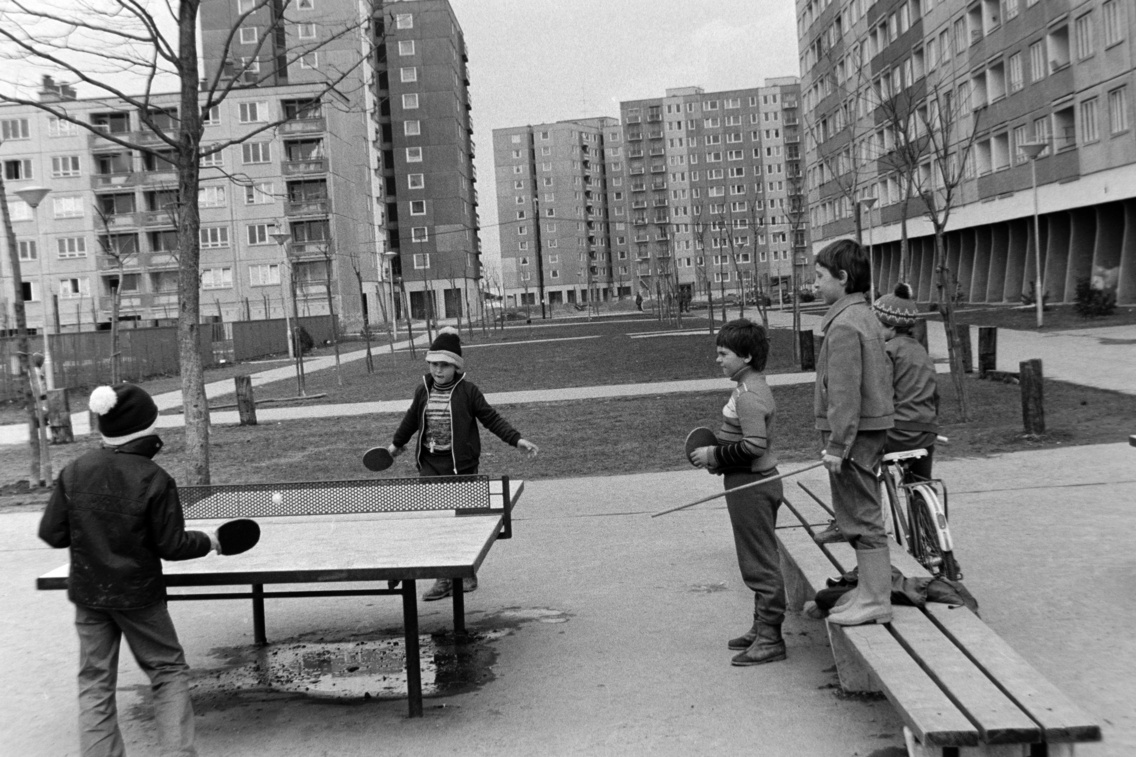 Békásmegyeri lakótelep, Medgyessy Ferenc utca, szemben a Juhász Gyula utca – Füst Milán – Gyűrű utca határolta terület panelházai, 1979