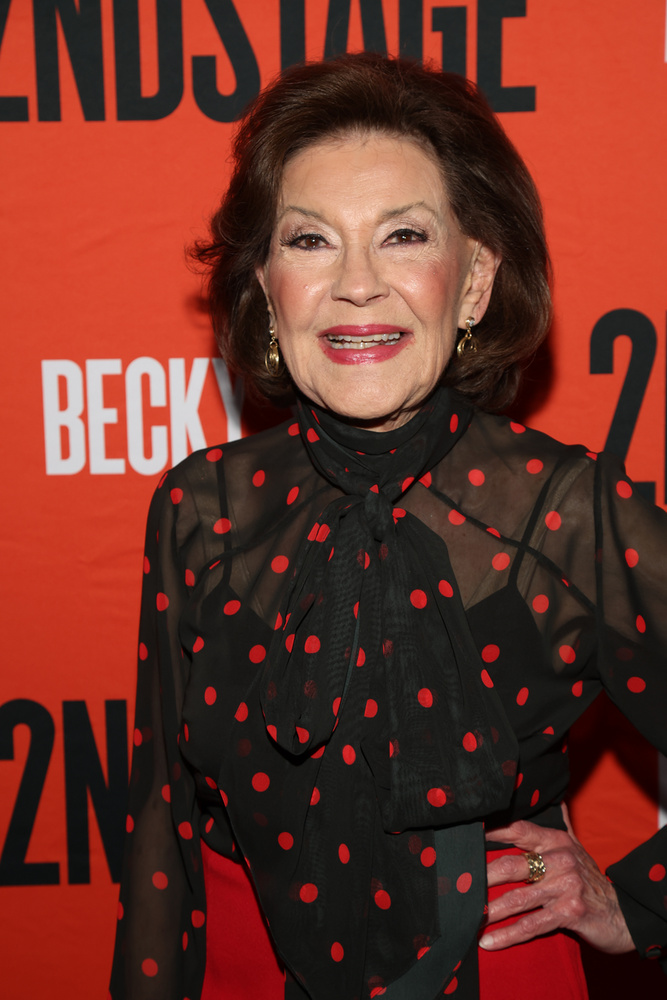 Kelly Bishop továbbra is olyan népszerű tévésorozatokban játszott főszerepet, mint az Esküdt ellenségek, az Katona feleségek és A férjem védelmében