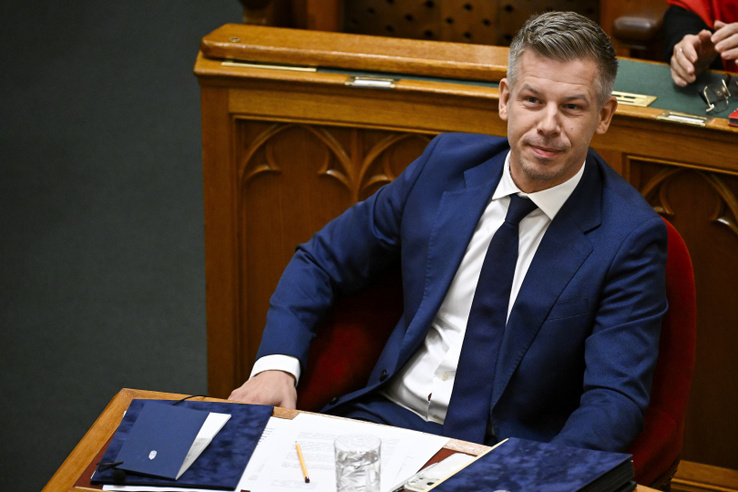 Magyar Péter mégsem szavazta meg az 5 ezer forintos dízeltámogatást és a cigaretta-áremelést