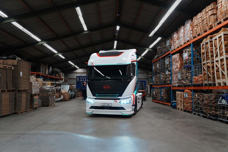 44 tonnával szívatná a Teslát a BYD