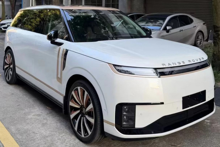 Teljes az illúzió: bronz betétekkel lett Range Rover az XPeng villanyautóból