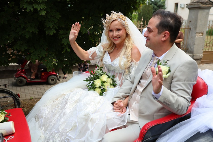 Férje volt párja rátámadt az utcán Kádár Mónikára