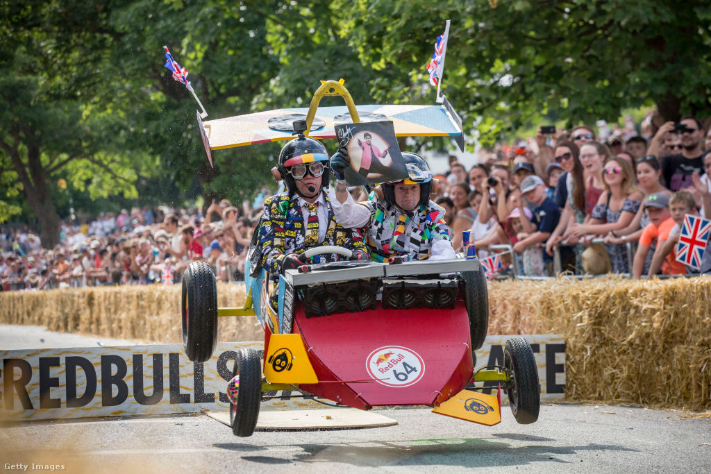 red bull derby Rob Stothard : Stringer - GettyImages-811365218