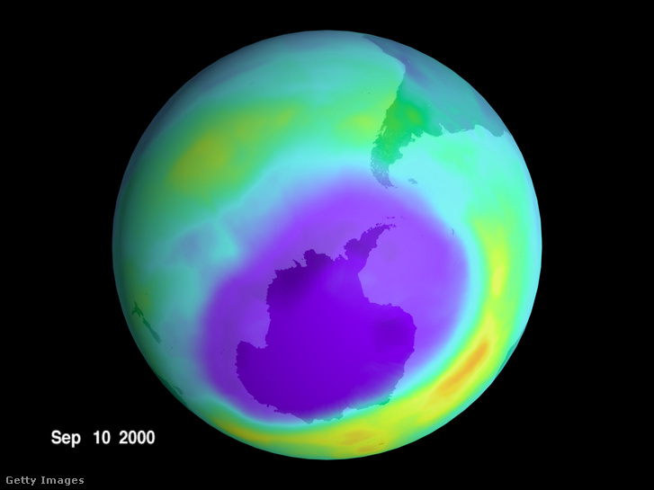 A NASA tudósai felfedezték a valaha regisztrált legnagyobb ózonlyukat. A marylandi Greenbeltben található Goddard Űrrepülési Központ 2000. október 3-án közzétett jelentésében közölte