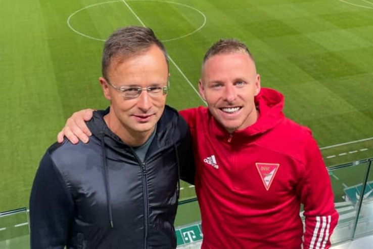 „Dzsudzsák Balázs Tesóka” – így kért diplomata-útlevelet Szijjártó Pétertől a&nbsp;válogatott futballista