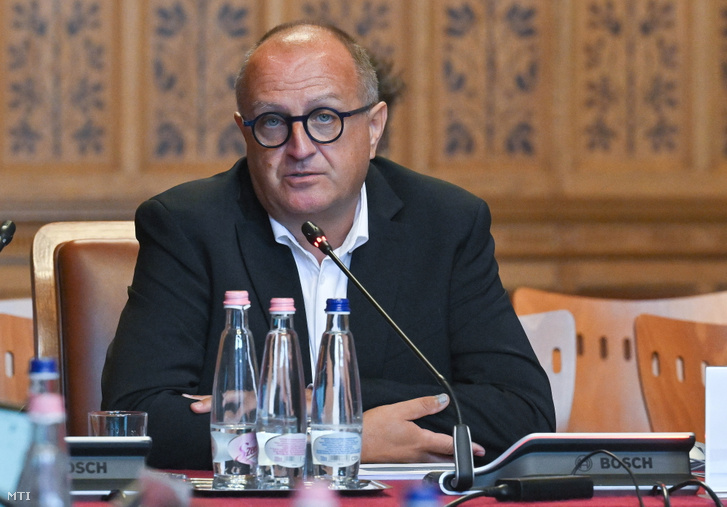 A Médiatanács elnöki tisztségére pályázó Schönleber Zoltán mérnök informatikus közgazdász az Országgyűlés Médiatanács elnökét és tagjait jelölő eseti bizottságának ülésén az Országház Széll Kálmán termében 2026. szeptember 17-én