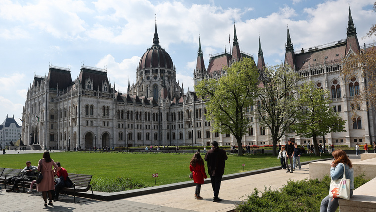 Kegyetlen dilemma előtt a&nbsp;kormány, most már mindenki konkrét lépéseket vár