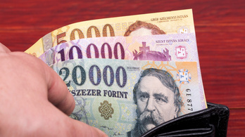 Ömlött a pénz az idén a lakossági betétekbe
