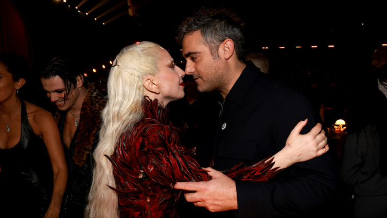 Béranya hozta világra Lady Gaga gyermekét, kiderült a baba neme