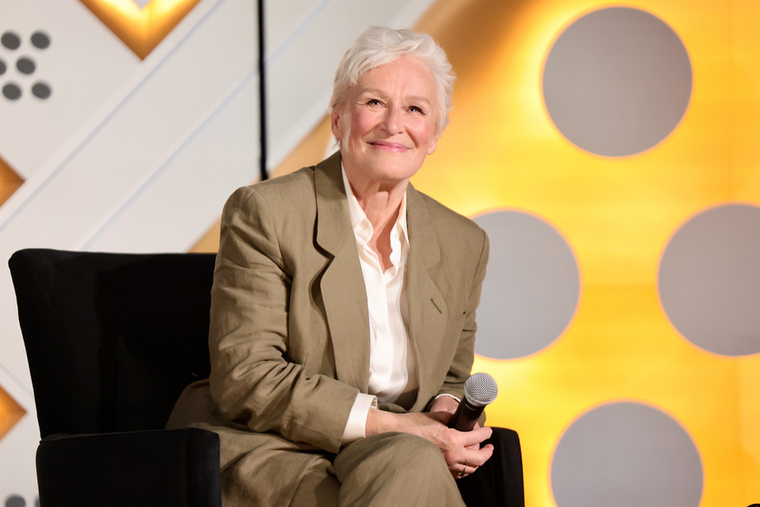 Glenn CloseGlenn Close hétéves volt, amikor az apja csatlakozott a Moral Re-Armament nevű vallási mozgalomhoz, és a család Svájcba költözött a szervezet központjába