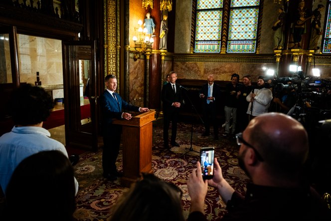 Így lett a magyar politikából csupán néhány pillanat alatt Netflix-show