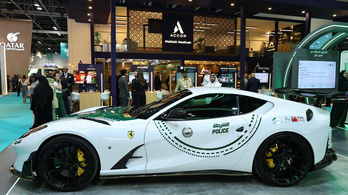 Helyreállt a világ rendje: újabb Ferrarit újított be a rendőrség&nbsp;Dubajban